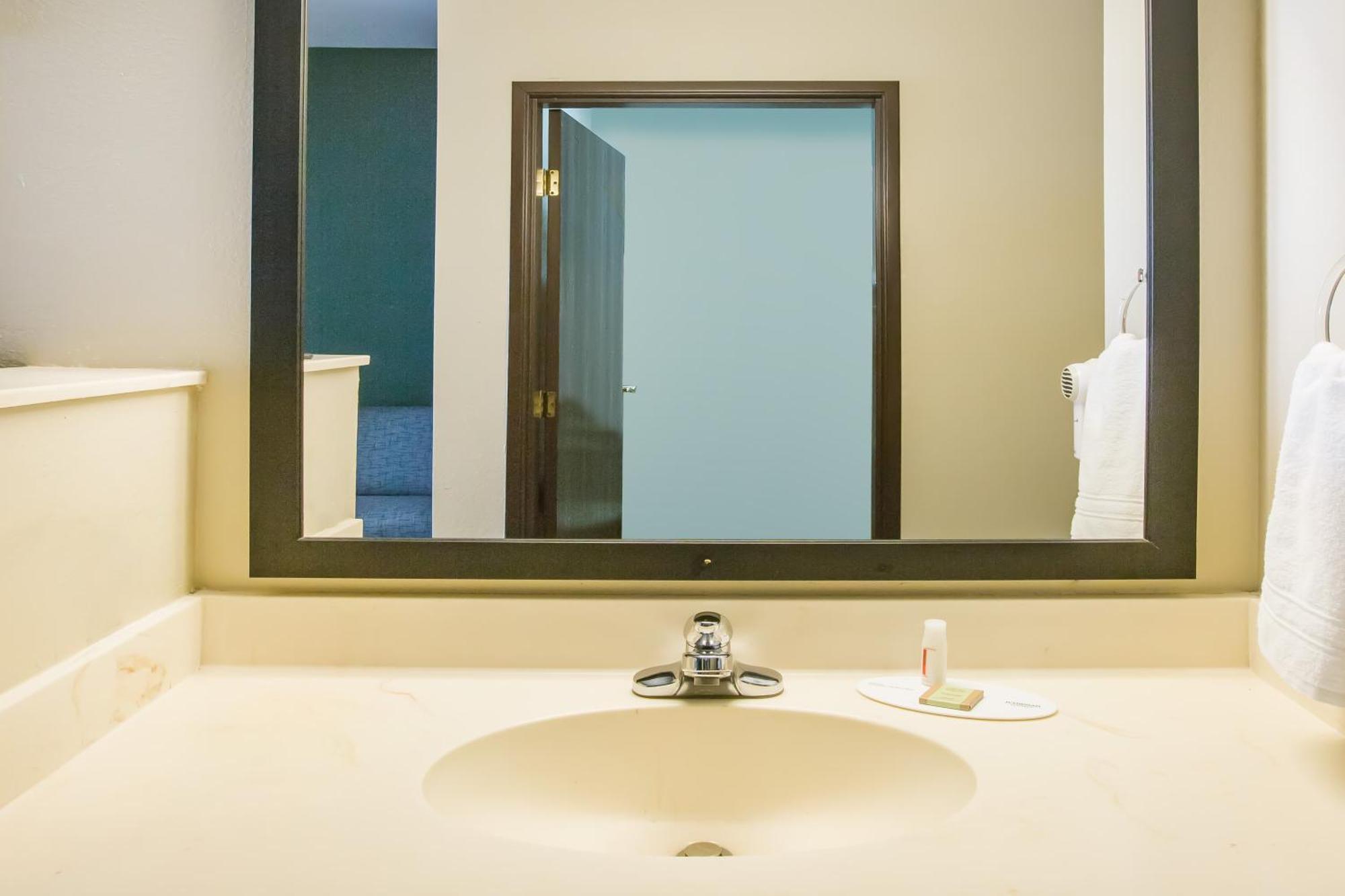 King Room with Bath Tub - Mobility/Hearing Accessible - Non-Smoking,1276221031:JPEG